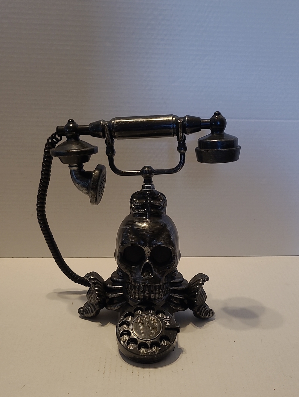 Gemmy Haunted Halloween Skull Talking Telephone With Spinning Red Eyes & Sound